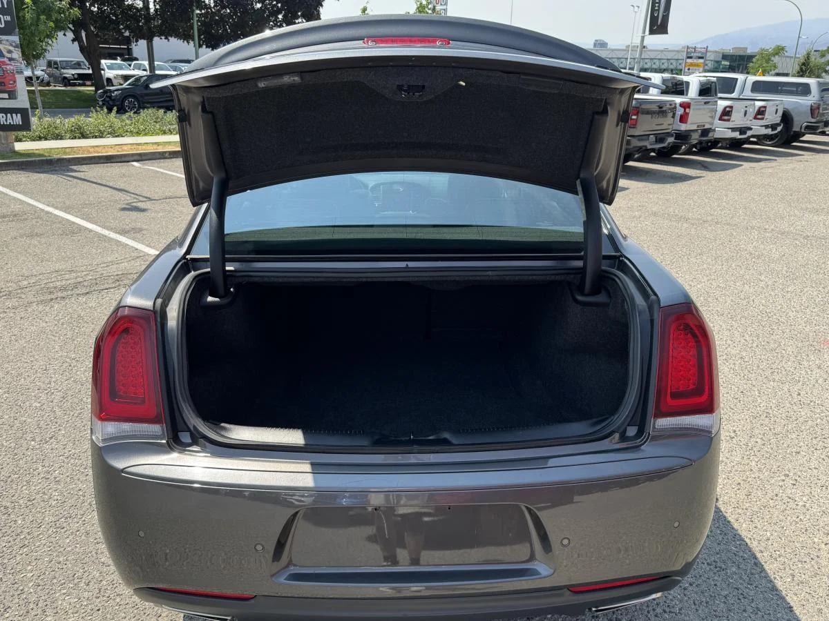 Used 2021 Black Chrysler S V6 Awd image 8
