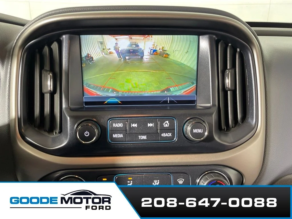 Used 2018 Red Chevrolet Z71 image 17