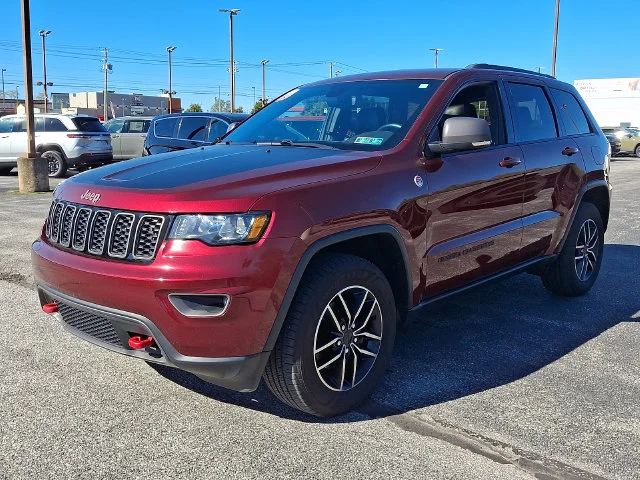 Used 2019 Red Jeep Trailhawk image 4