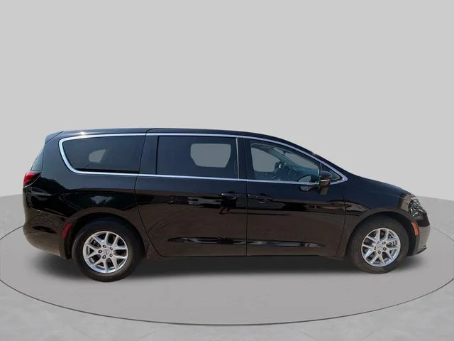 Used 2024 Diamond Black Chrysler Touring L image 9