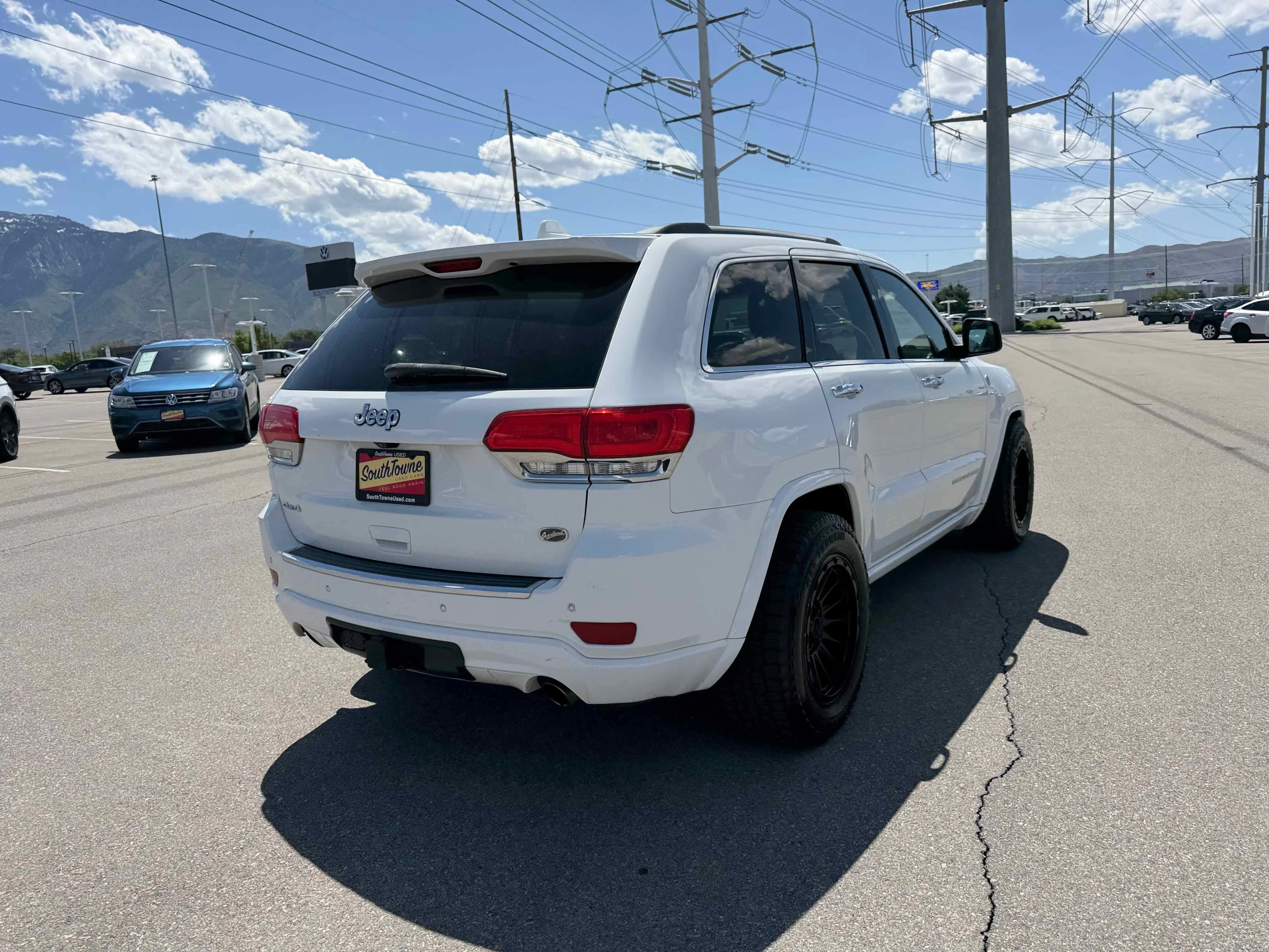 Used 2015 Bright White Clearcoat Jeep Overland image 7