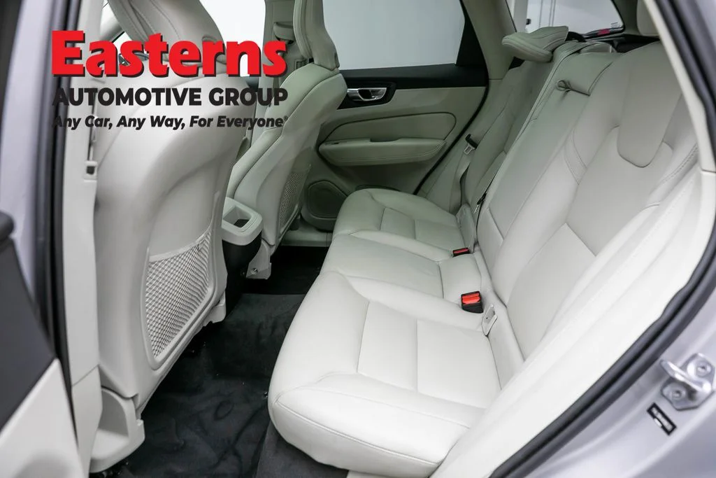 Used 2022 Gray Volvo B5 Momentum image 22