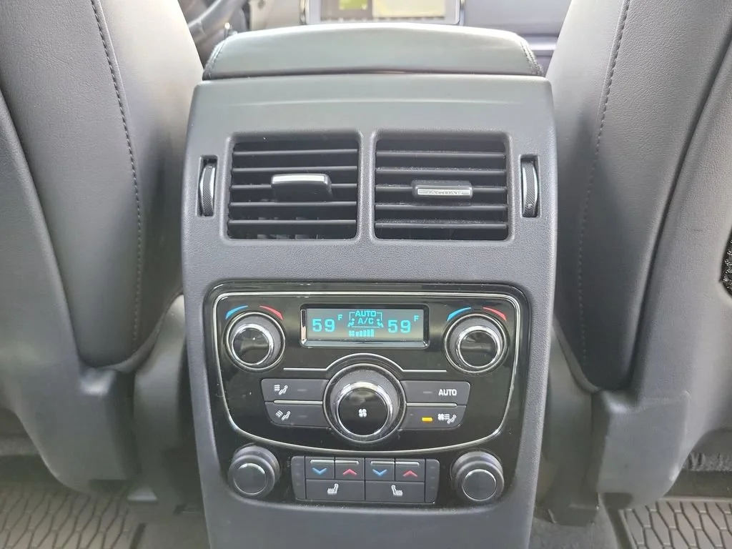 Used 2019 Black Jaguar 30t Portfolio image 22
