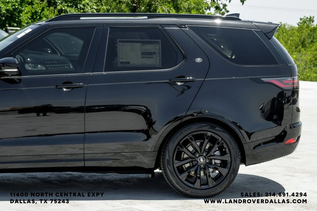 New 2026 Santorini Black Metallic Land Rover Dynamic SE image 11