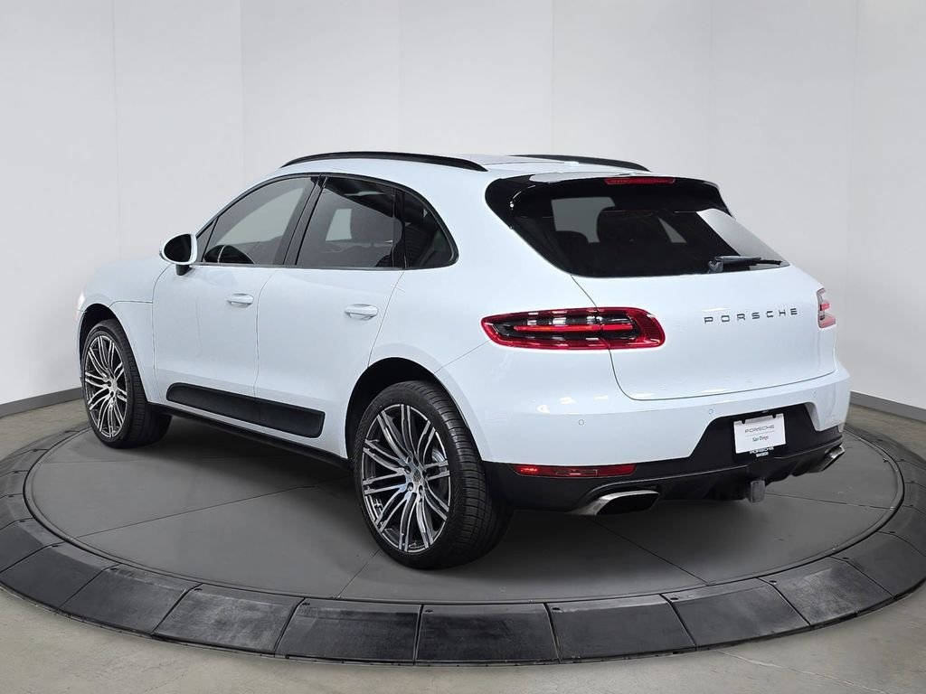 Used 2018  Porsche  image 3