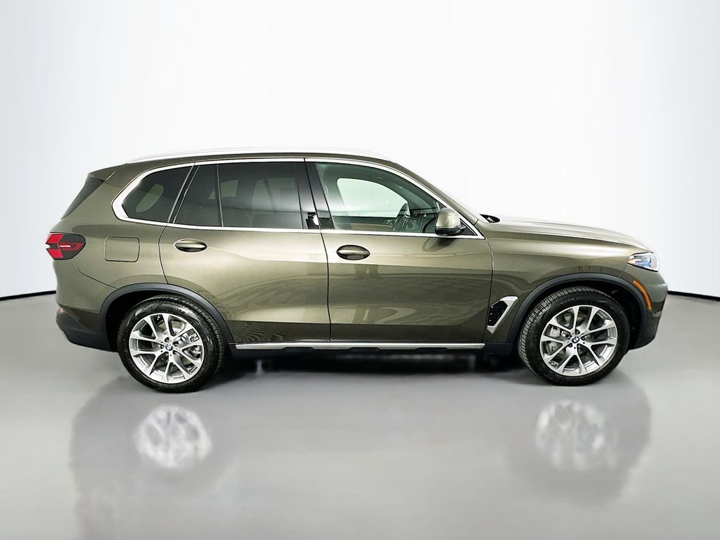 New 2026 Manhattan Green Metallic BMW xDrive50e image 4