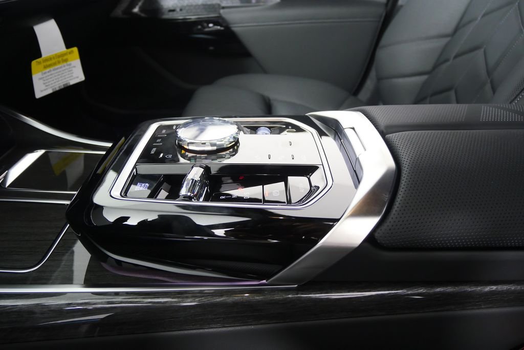 2026 BMW 7 Series 750e - Photo 23