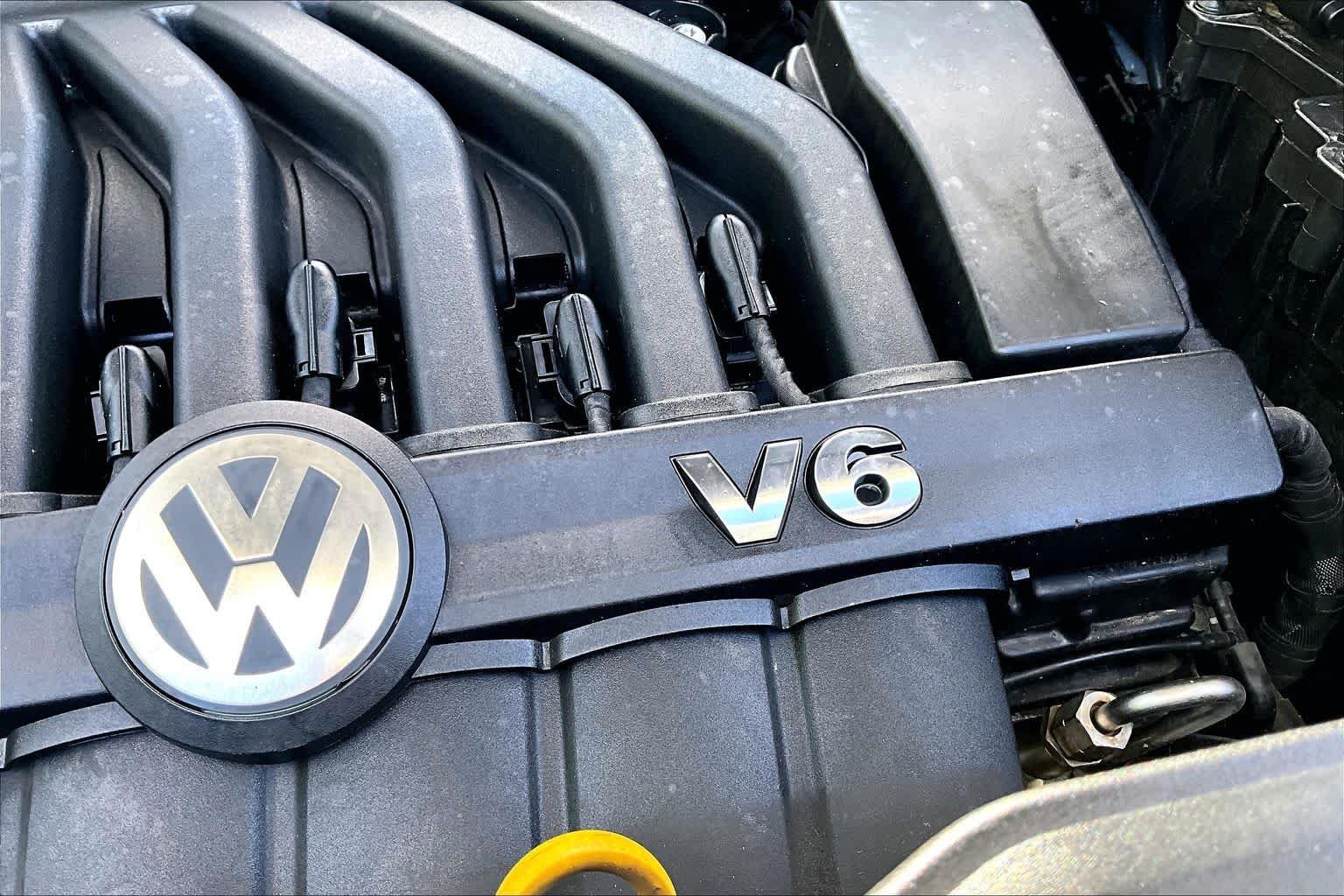 Used 2020 Pure White Volkswagen 3.6L V6 SEL Premium R-Line image 33