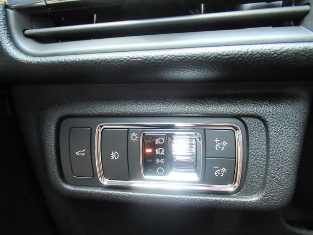 Used 2021 Red Lincoln Reserve image 20