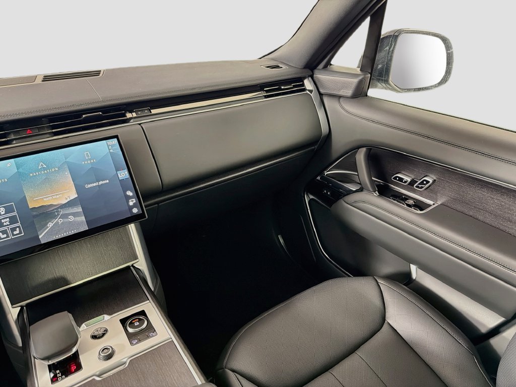 New 2027 Fuji White Land Rover SE image 25