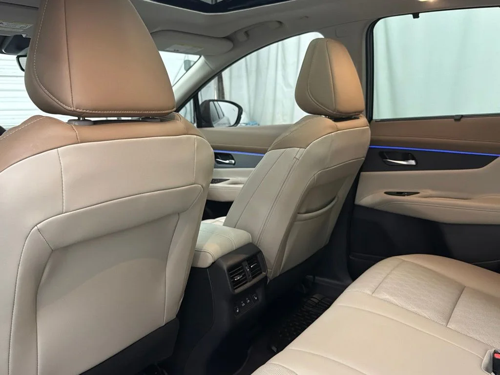 Used 2025 Gold Nissan Platinum image 26