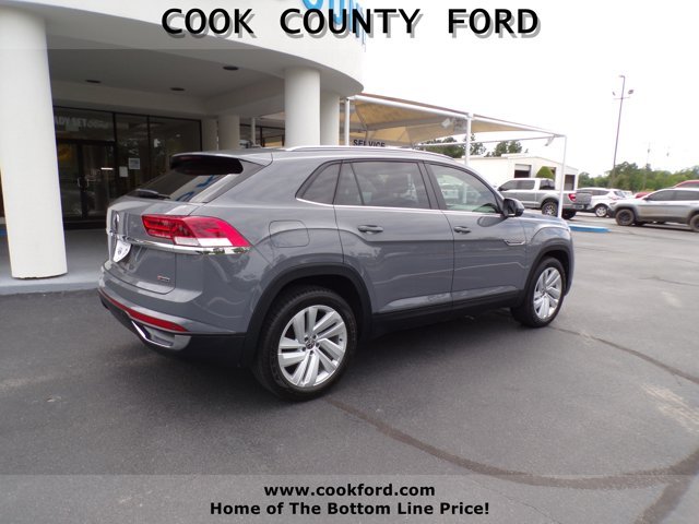 Used 2021 Pure Gray Volkswagen 2.0T SE w/Technology image 9