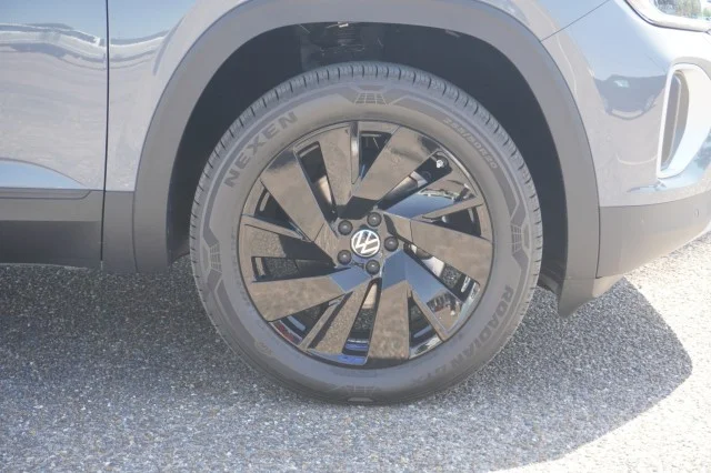 New 2026 Pure Gray Volkswagen 2.0T SE W/TECHNOLOGY image 5