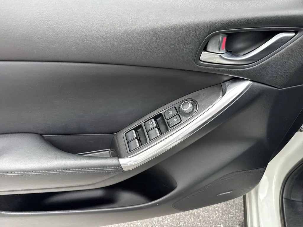 Used 2016 Crystal White Pearl Mica Mazda Grand Touring image 39