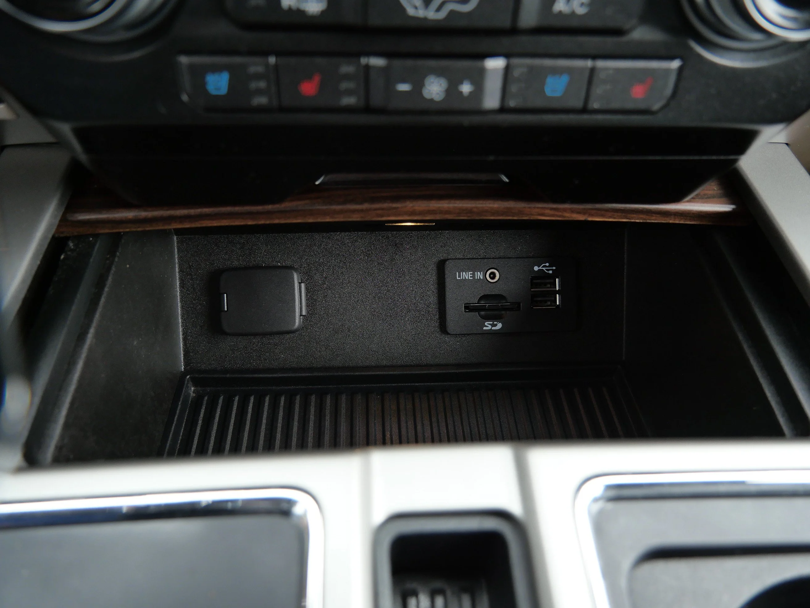 Used 2015 Magnetic Metallic Ford Lariat image 22