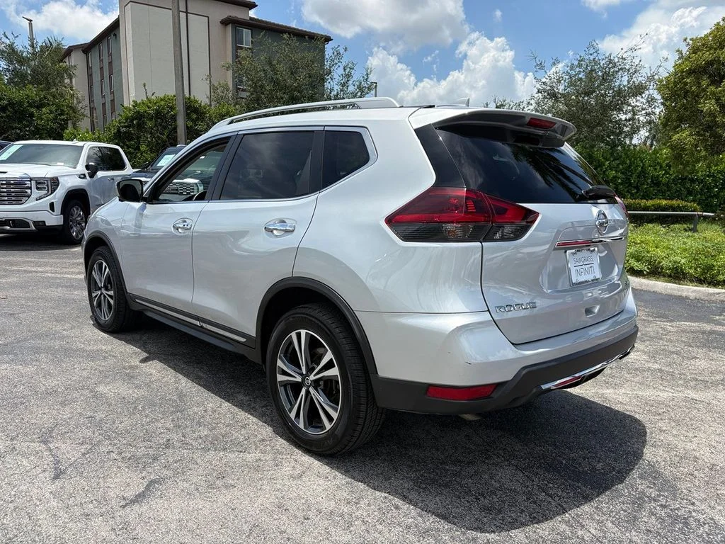 Used 2018 Silver Nissan SL image 11