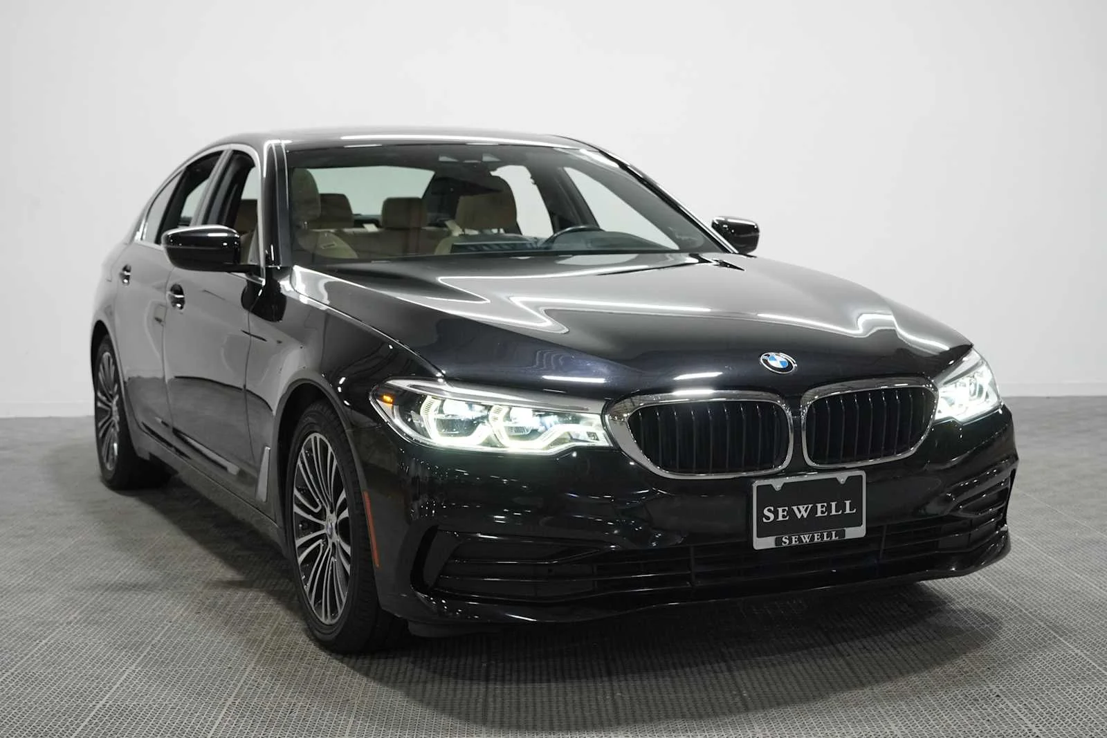 Used 2019 Black Sapphire Metallic BMW 530i image 3