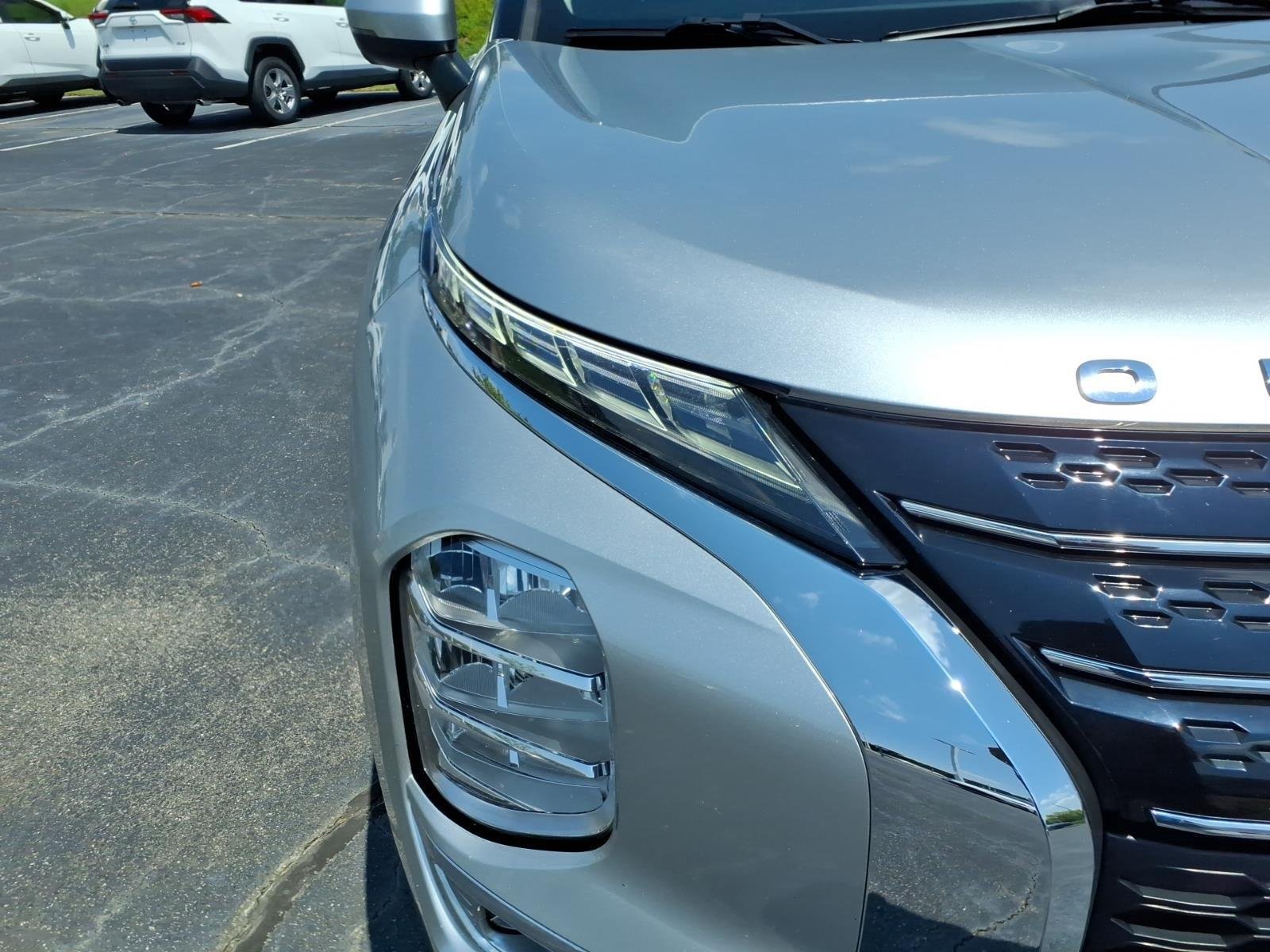 Used 2023 Alloy Silver Metallic Mitsubishi SE image 15