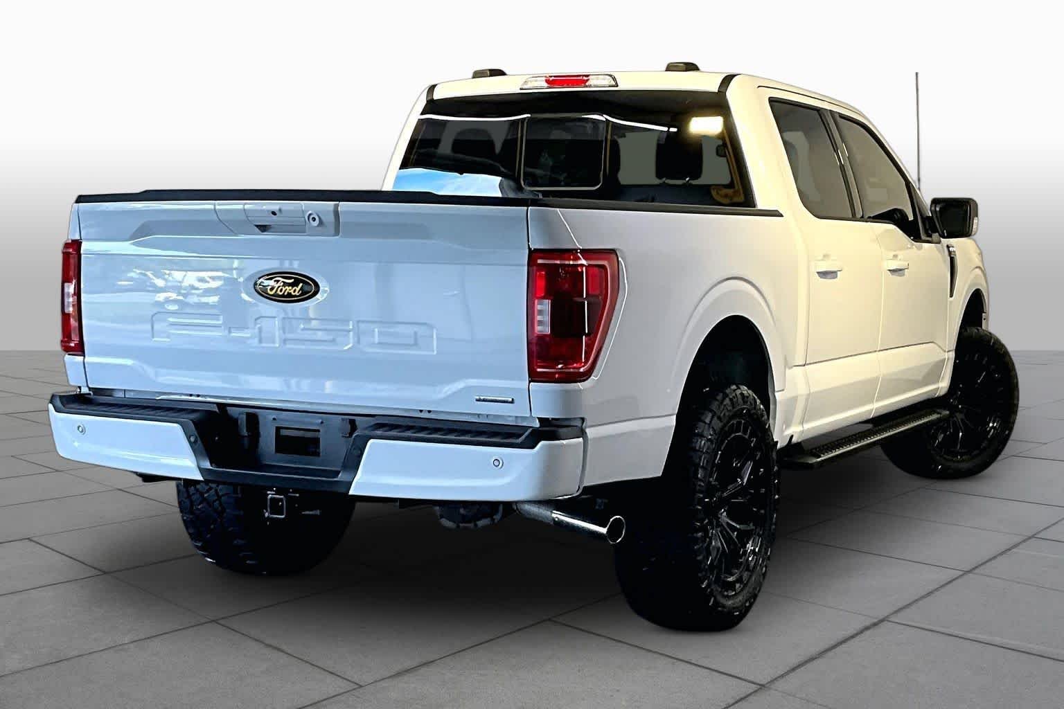 Used 2023 Oxford White Ford XLT image 13