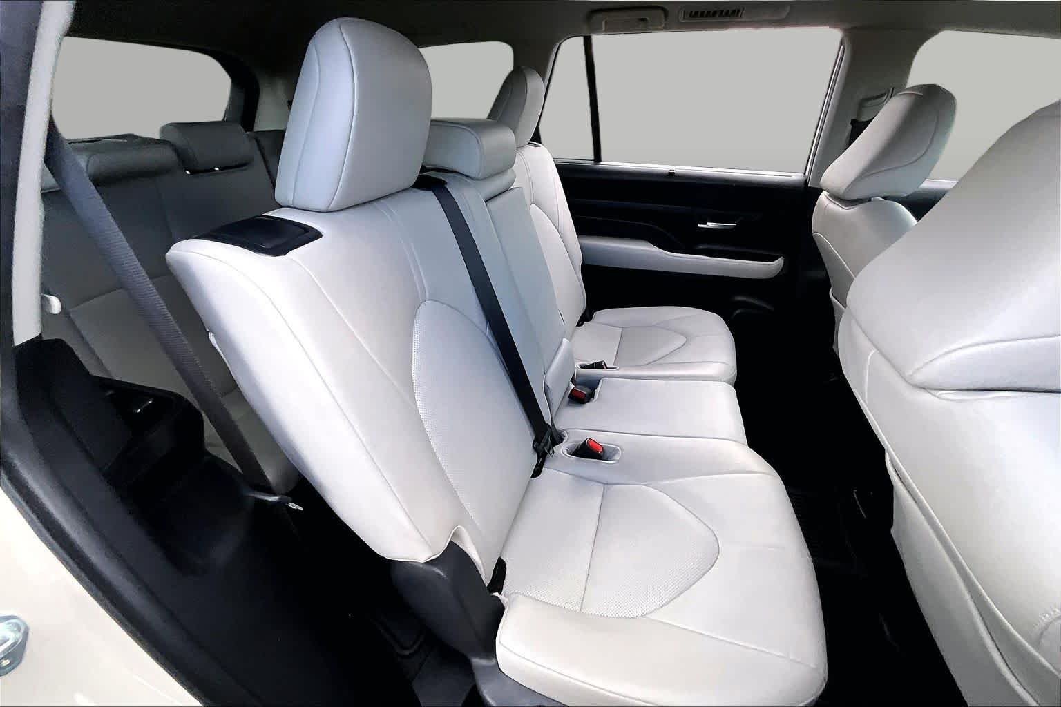 Used 2024 Coastal Cream Toyota XLE image 17