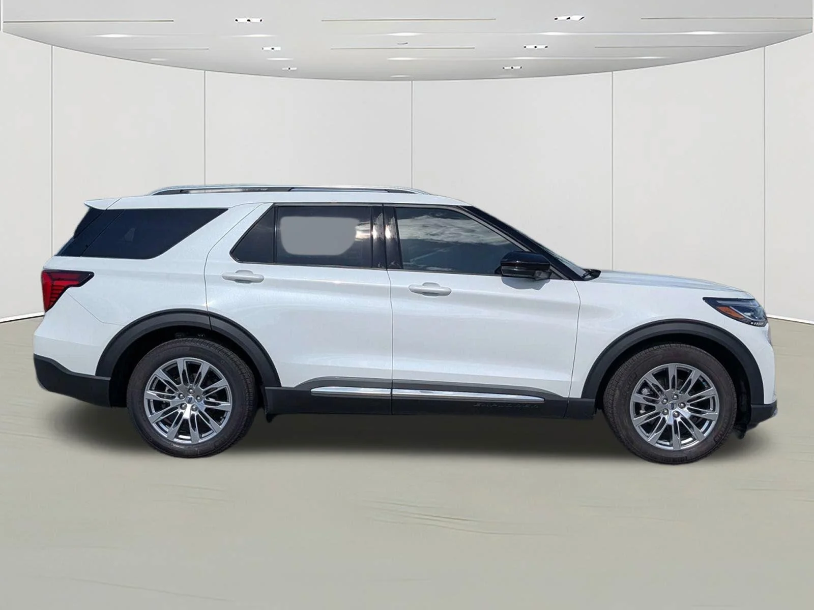 New 2026 Star White Metallic Tri-Coat Ford Platinum image 2