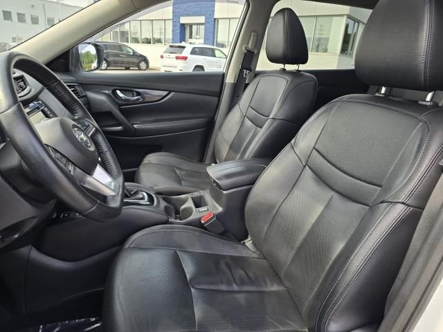 Used 2019  Nissan SL image 19
