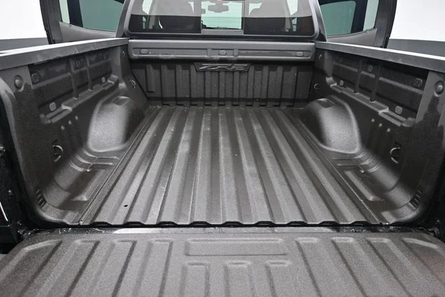 Used 2018 Black Chevrolet ZR2 image 21