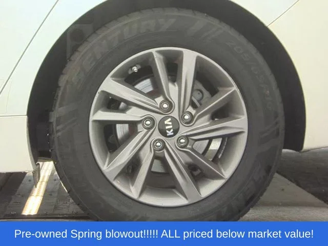 Used 2020 White Kia LX image 12