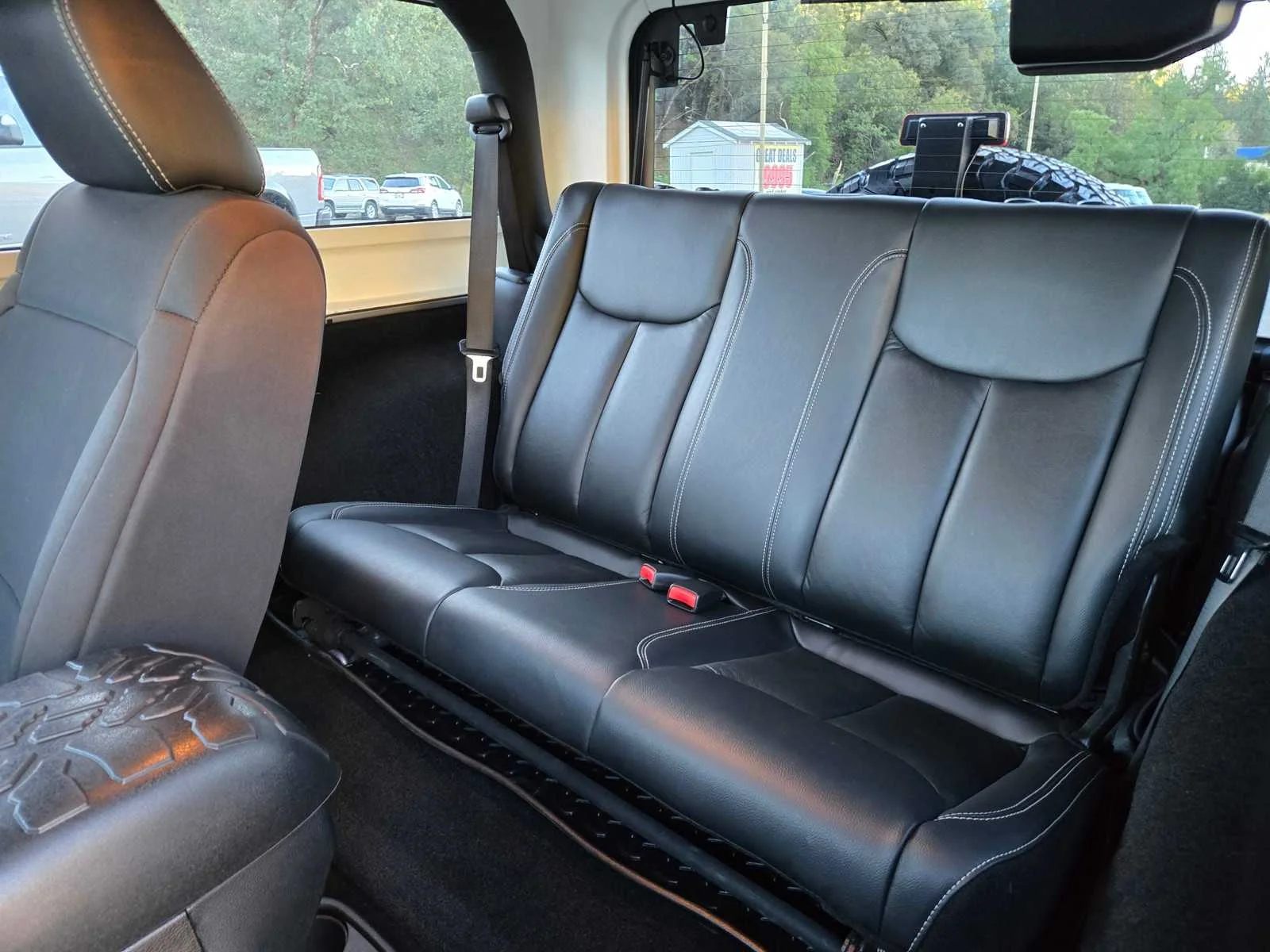 Used 2014  Jeep Rubicon image 11