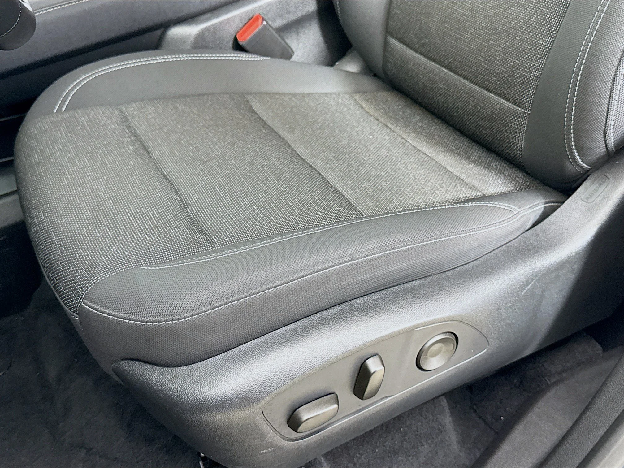 Used 2025 Lakeshore Blue Metallic Chevrolet LT image 22