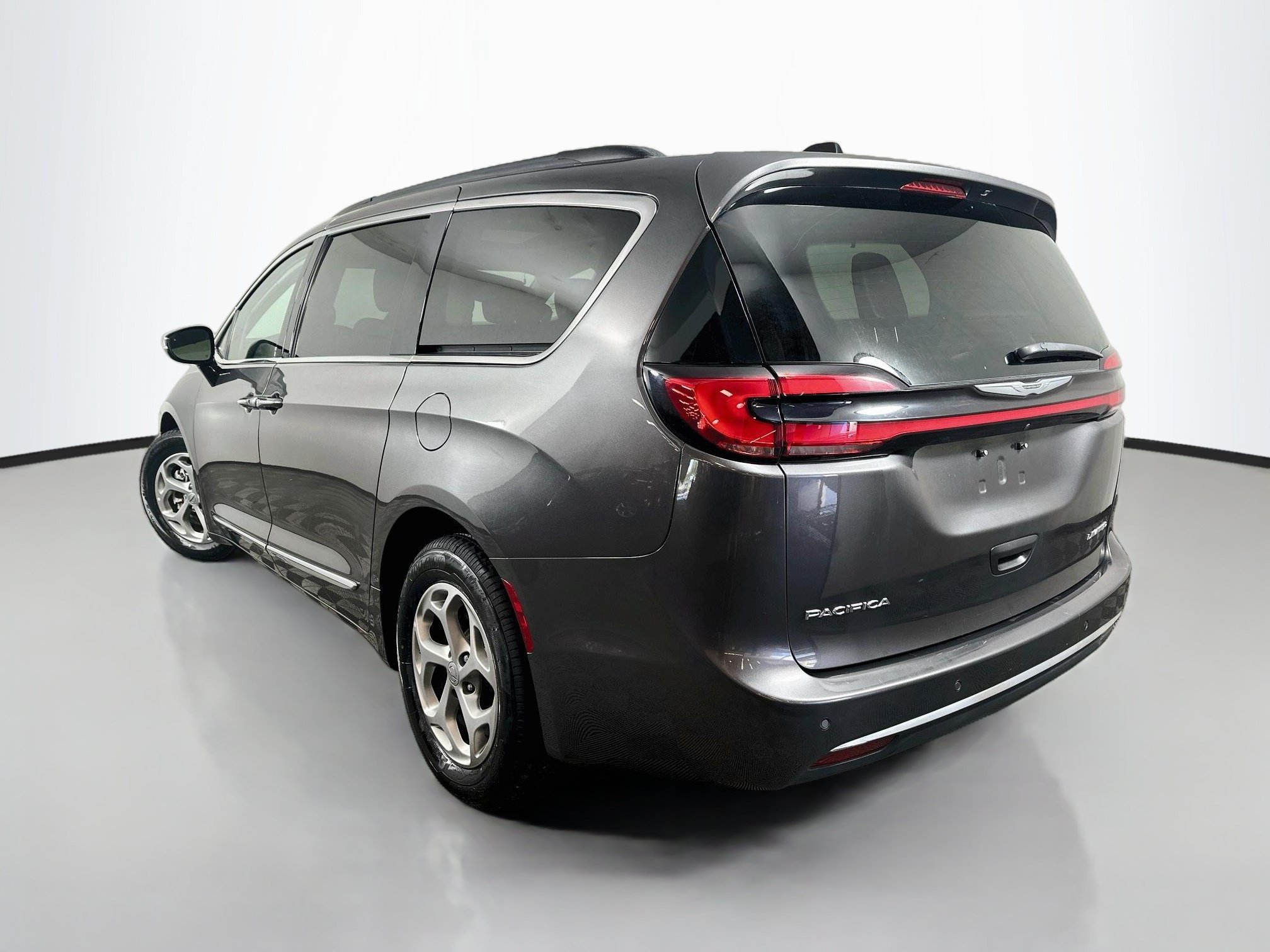 Used 2023 Granite Crystal Metallic Clearcoat Chrysler Limited image 6