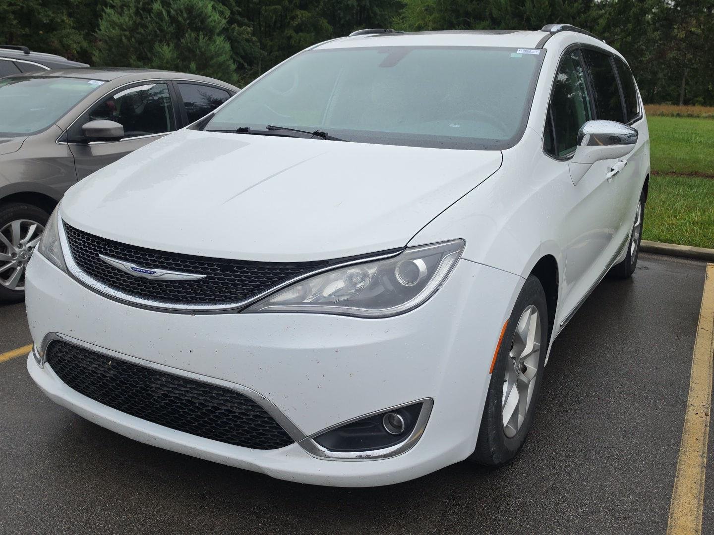 Used 2020 Bright White Clearcoat Chrysler Limited image 1