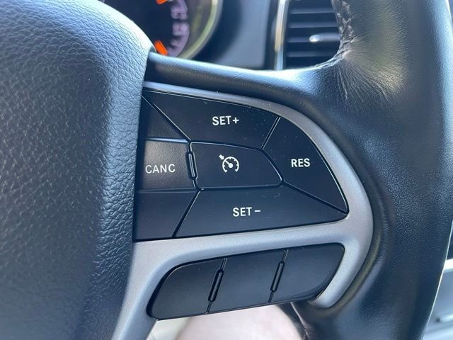 Used 2022 Sting Gray Clearcoat Jeep Laredo X image 19