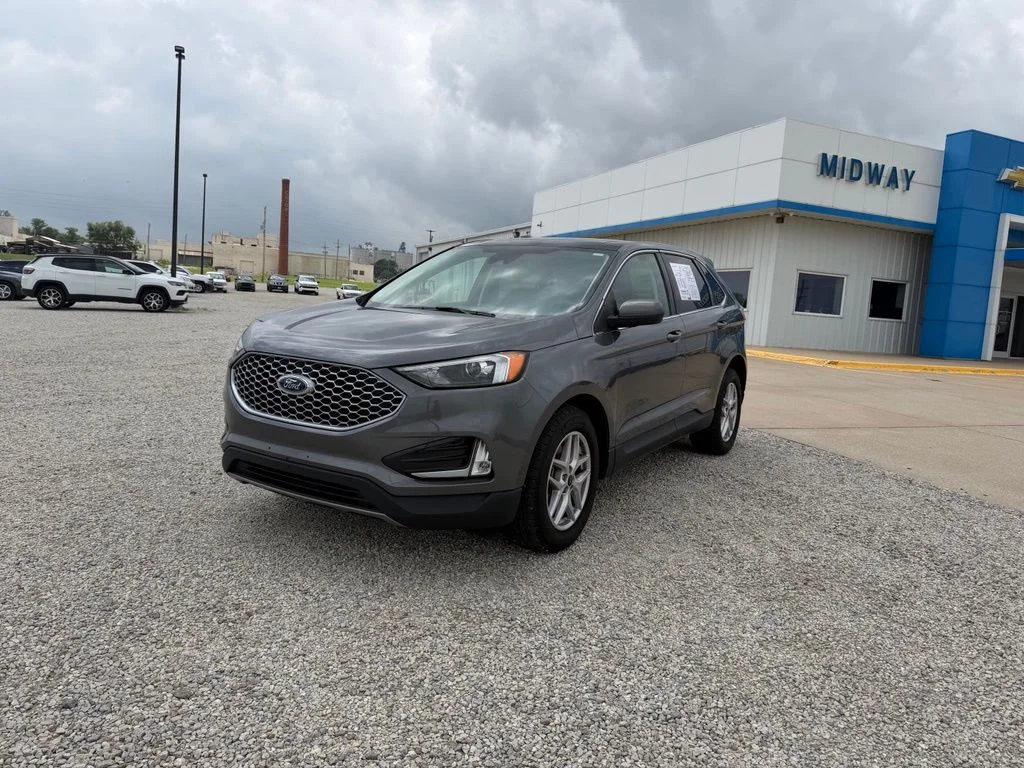 Used 2024 Gray Ford SEL image 8