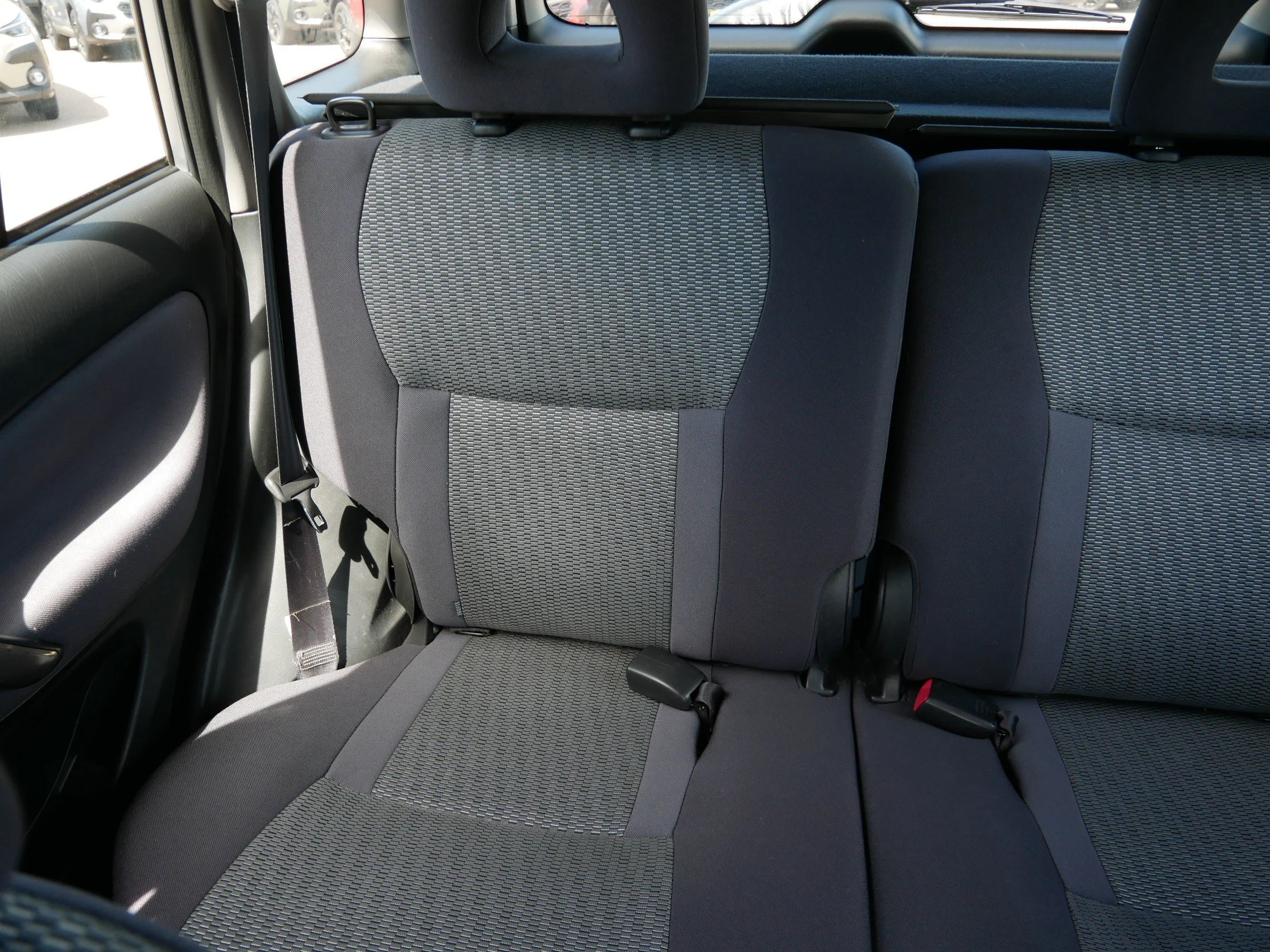 Used 2004 Titanium Metallic Toyota  image 12