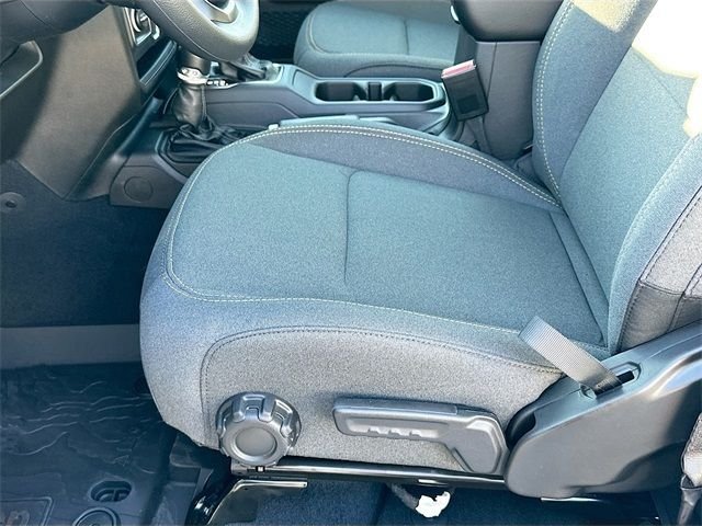 New 2026 Bright White Clear-Coat Exterior Paint Jeep Sport image 13