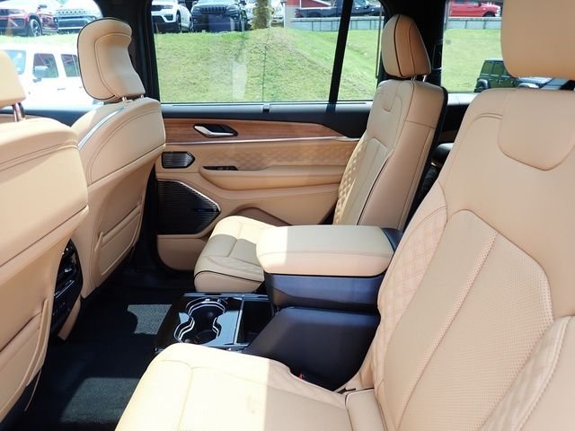 New 2026 Bright White Clear-Coat Exterior Paint Jeep Summit image 13