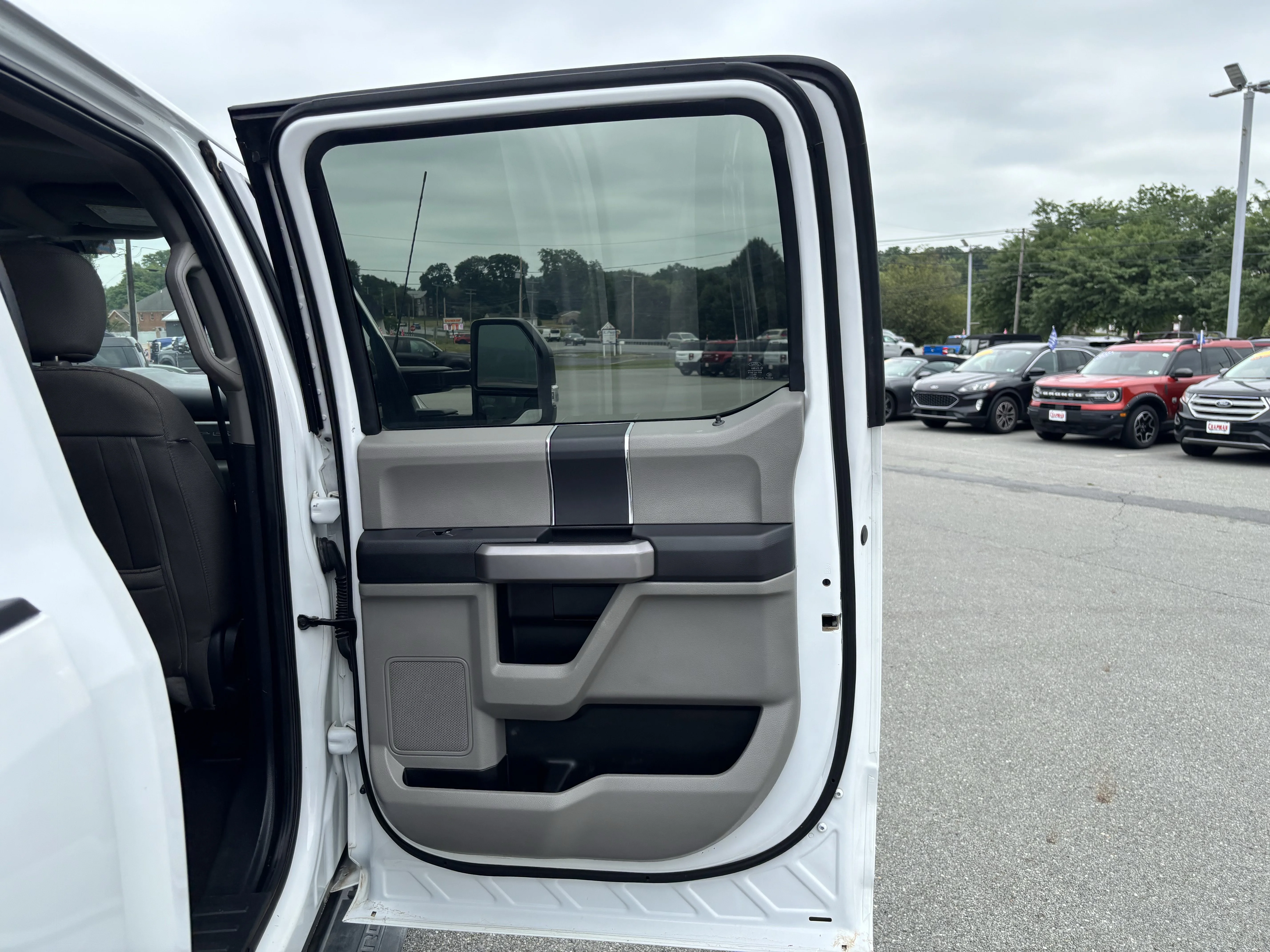 Used 2022 Oxford White Ford XLT image 61