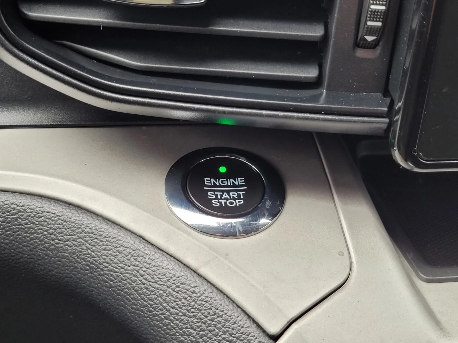 Used 2020 Blue Ford XLT image 27