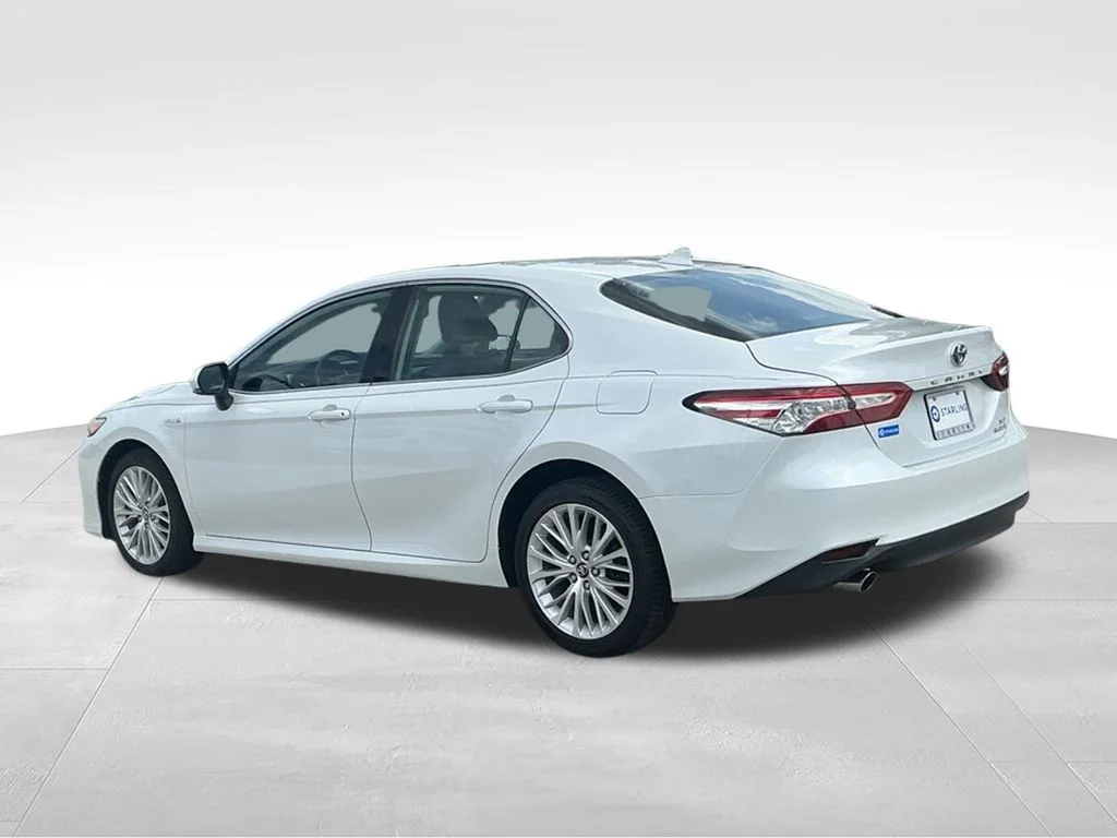 Used 2020 Beige Toyota XLE image 5