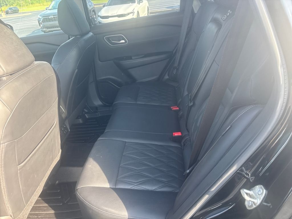 Used 2023 Black Nissan Platinum image 13