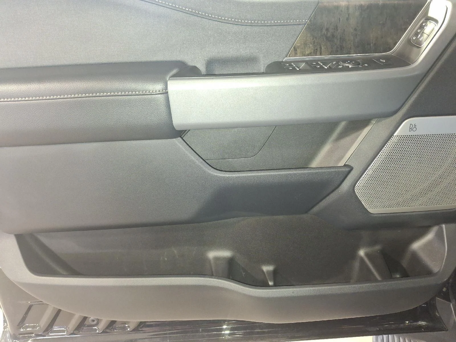 Used 2024 Agate Black Ford LARIAT image 9
