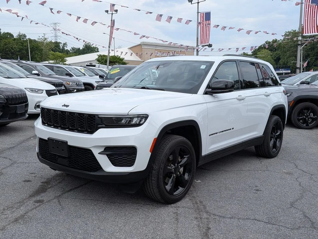 Used 2023 White Jeep Altitude X image 1