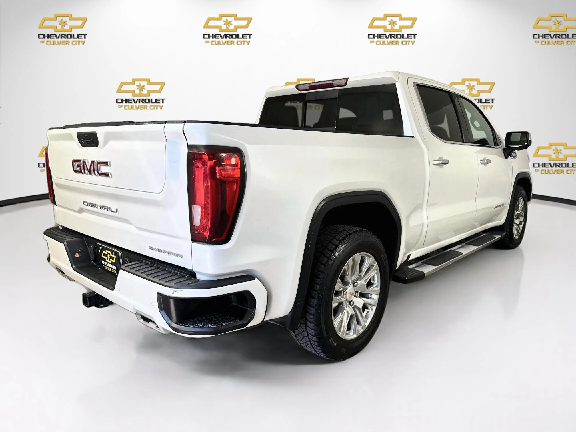Used 2021 WHITE FROST TRICOAT GMC Denali image 8
