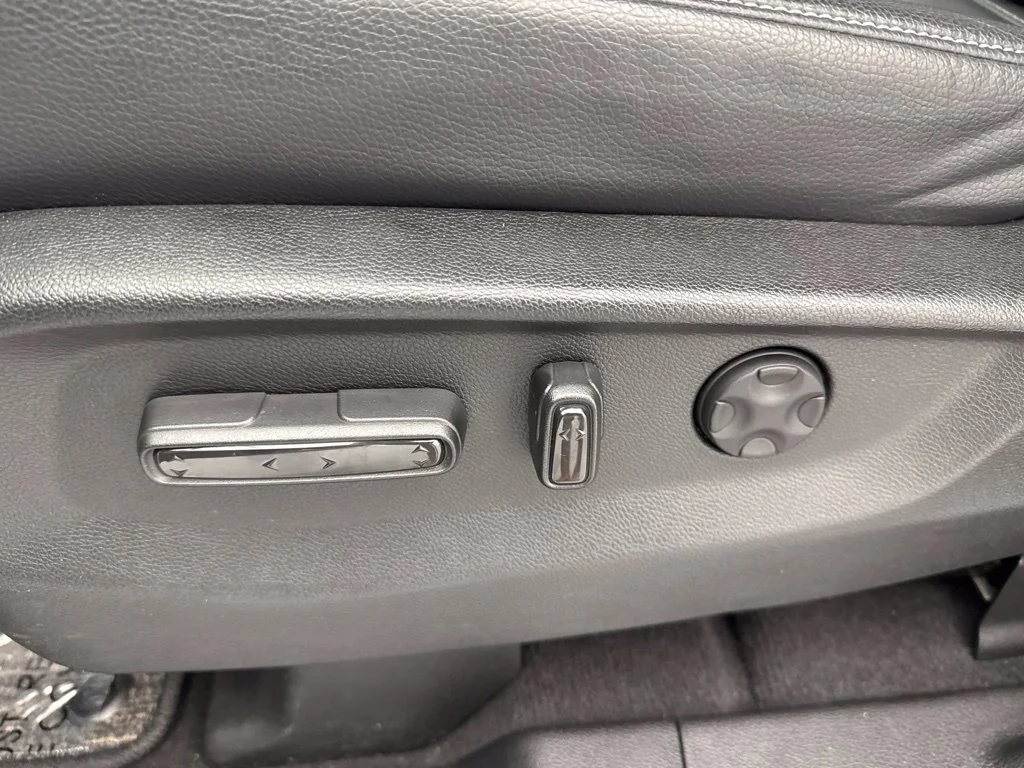Used 2024  Honda EX-L image 20