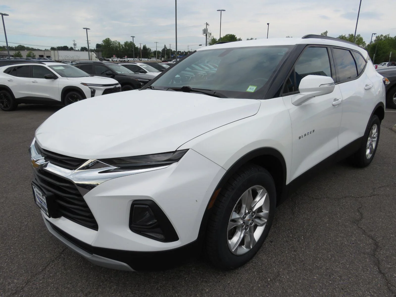 Used 2019 SUMMIT WHITE Chevrolet 4DR AWD LT image 9