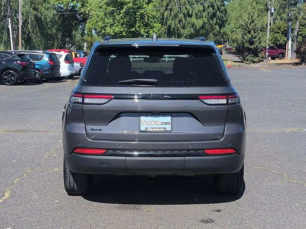 Used 2023 Baltic Gray Metallic Clearcoat Jeep Altitude X image 4