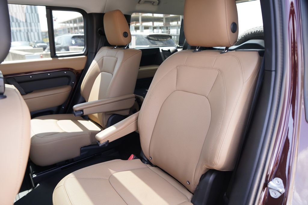Certified Used 2025 Red Land Rover X-Dynamic SE image 31