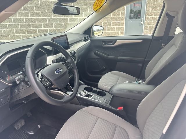 Used 2022 White Ford SE image 17