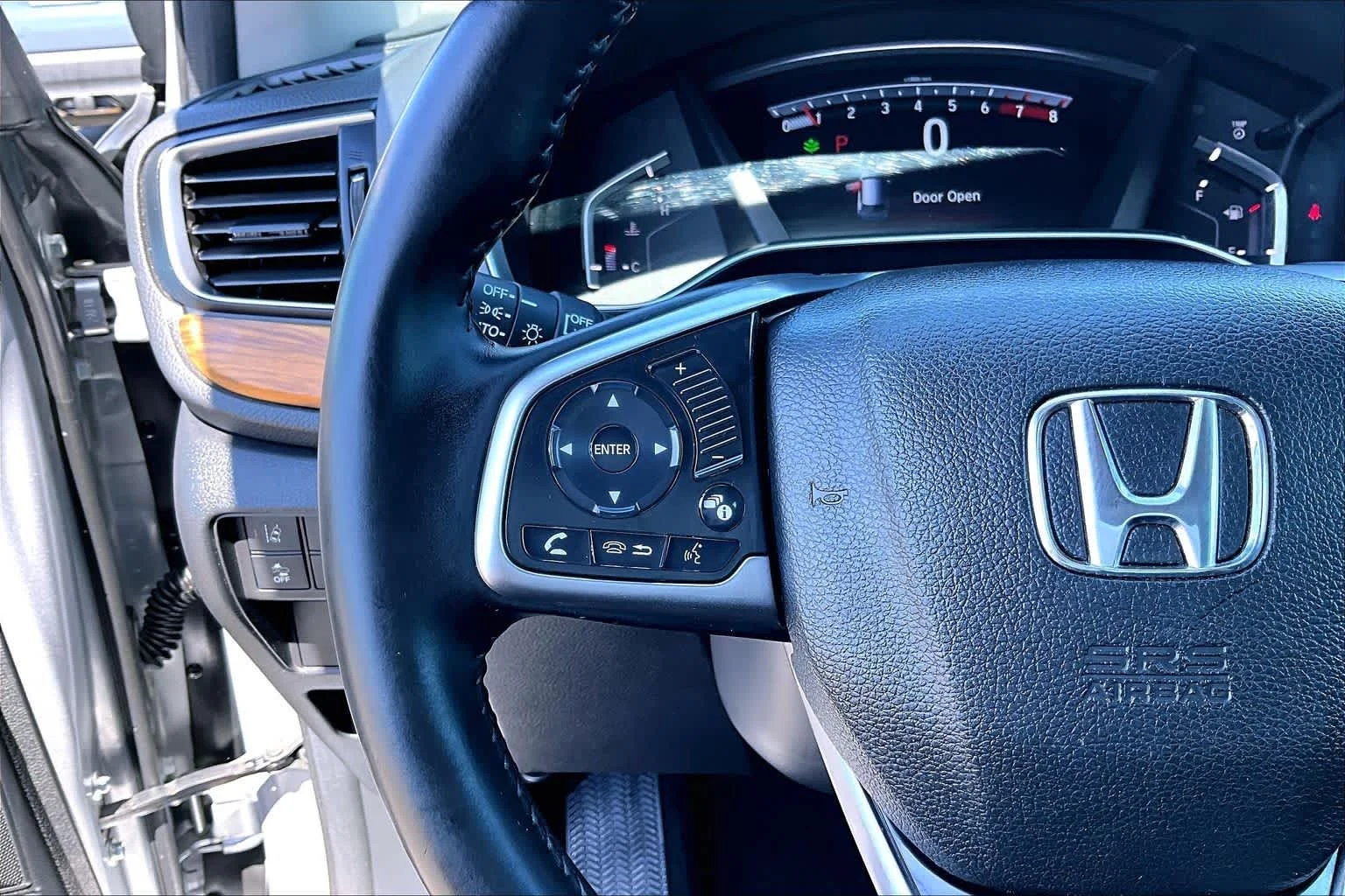 Used 2018 Lunar Silver Metallic Honda Touring image 22